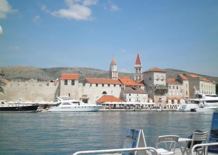 Apartment Fuer Vier Personen- Mit Einem Balkon By Interhome