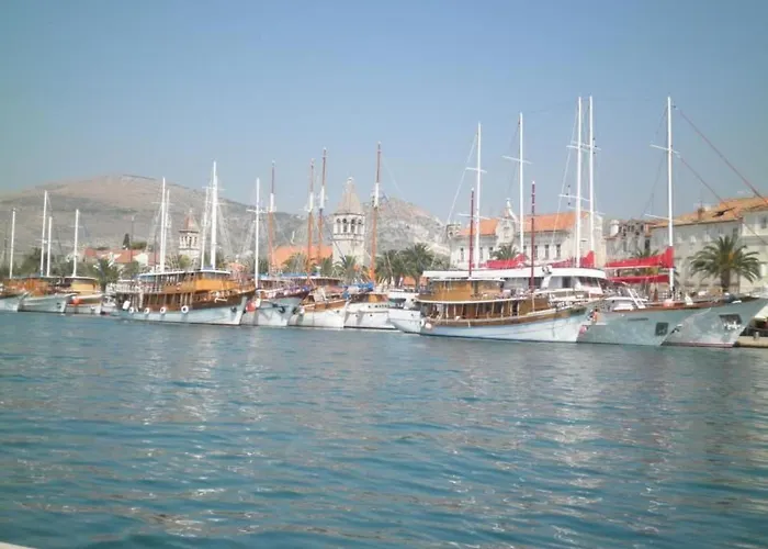 Apartment Fuer Vier Personen- Mit Einem Balkon By Interhome *